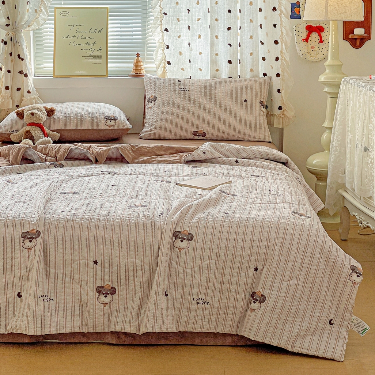 91家纺网 家纺一手货源 找家纺 仟网汇 2026新款泡芙纱简单款夏被四件套 咖啡狗