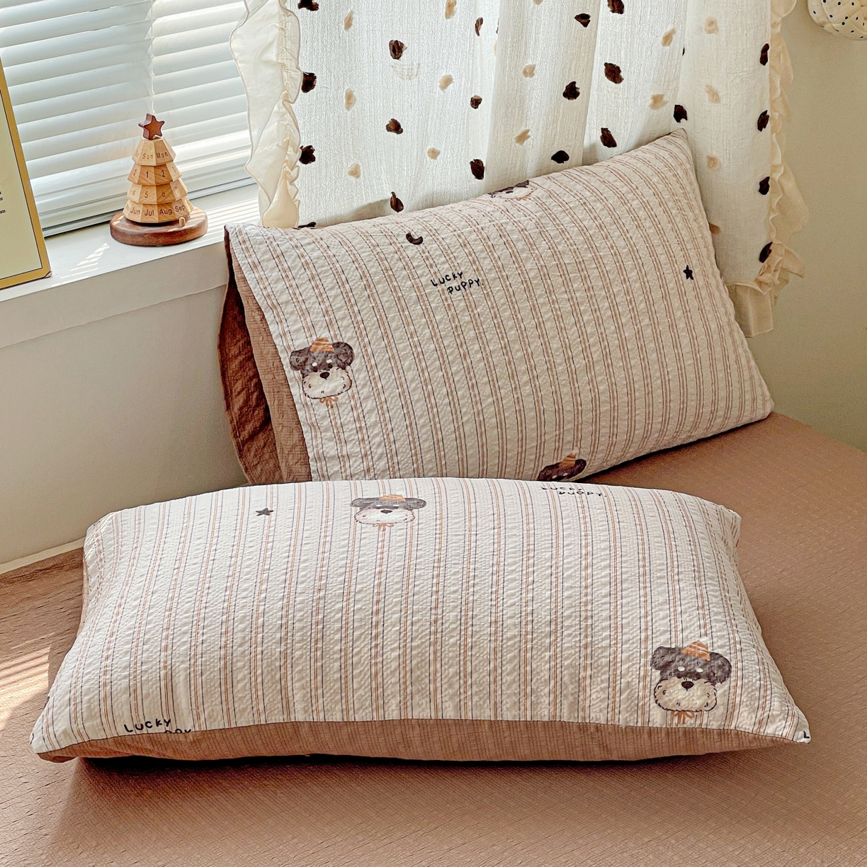 91家纺网 家纺一手货源 找家纺 仟网汇 2026新款泡芙纱简单款夏被四件套 咖啡狗