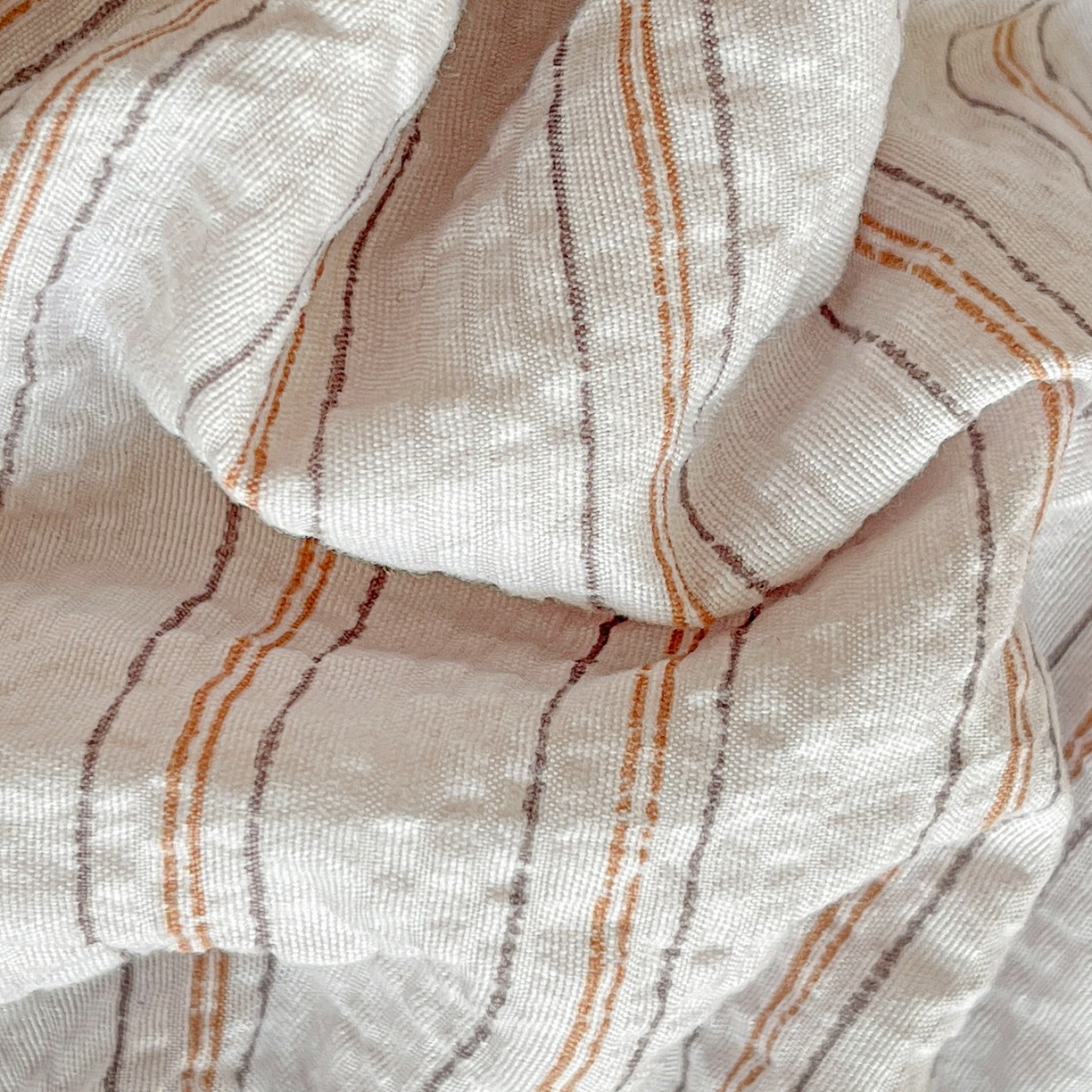 91家纺网 家纺一手货源 找家纺 仟网汇 2026新款泡芙纱简单款夏被四件套 咖啡狗