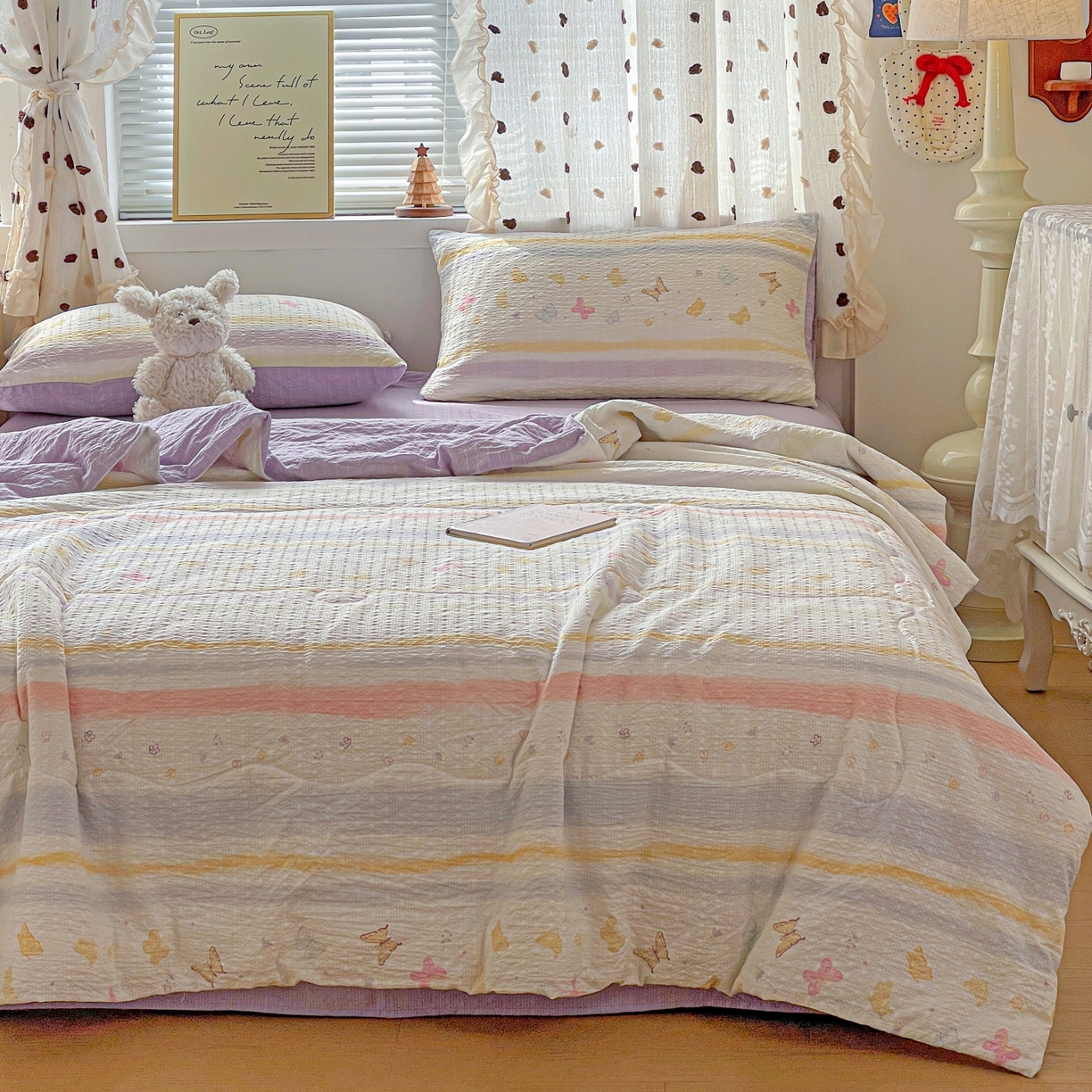 91家纺网 家纺一手货源 找家纺 仟网汇 2026新款泡芙纱简单款夏被四件套 浪漫彩蝶