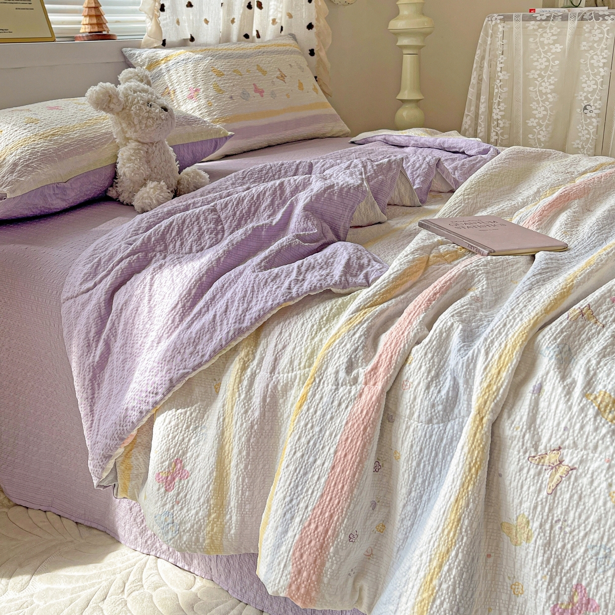 91家纺网 家纺一手货源 找家纺 仟网汇 2026新款泡芙纱简单款夏被四件套 浪漫彩蝶