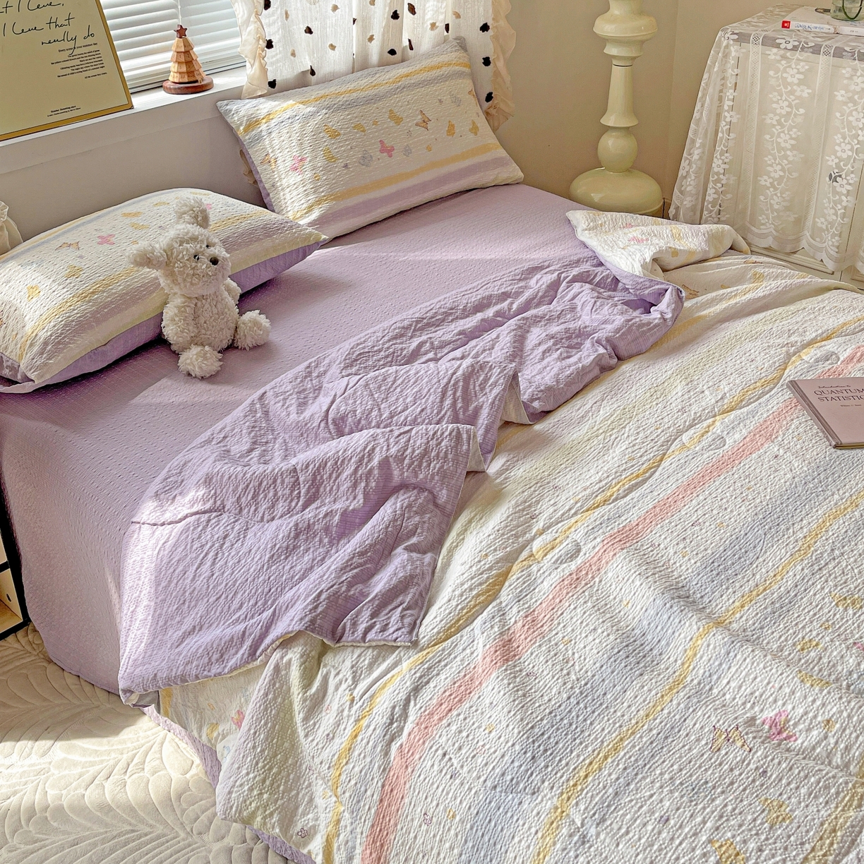 91家纺网 家纺一手货源 找家纺 仟网汇 2026新款泡芙纱简单款夏被四件套 浪漫彩蝶