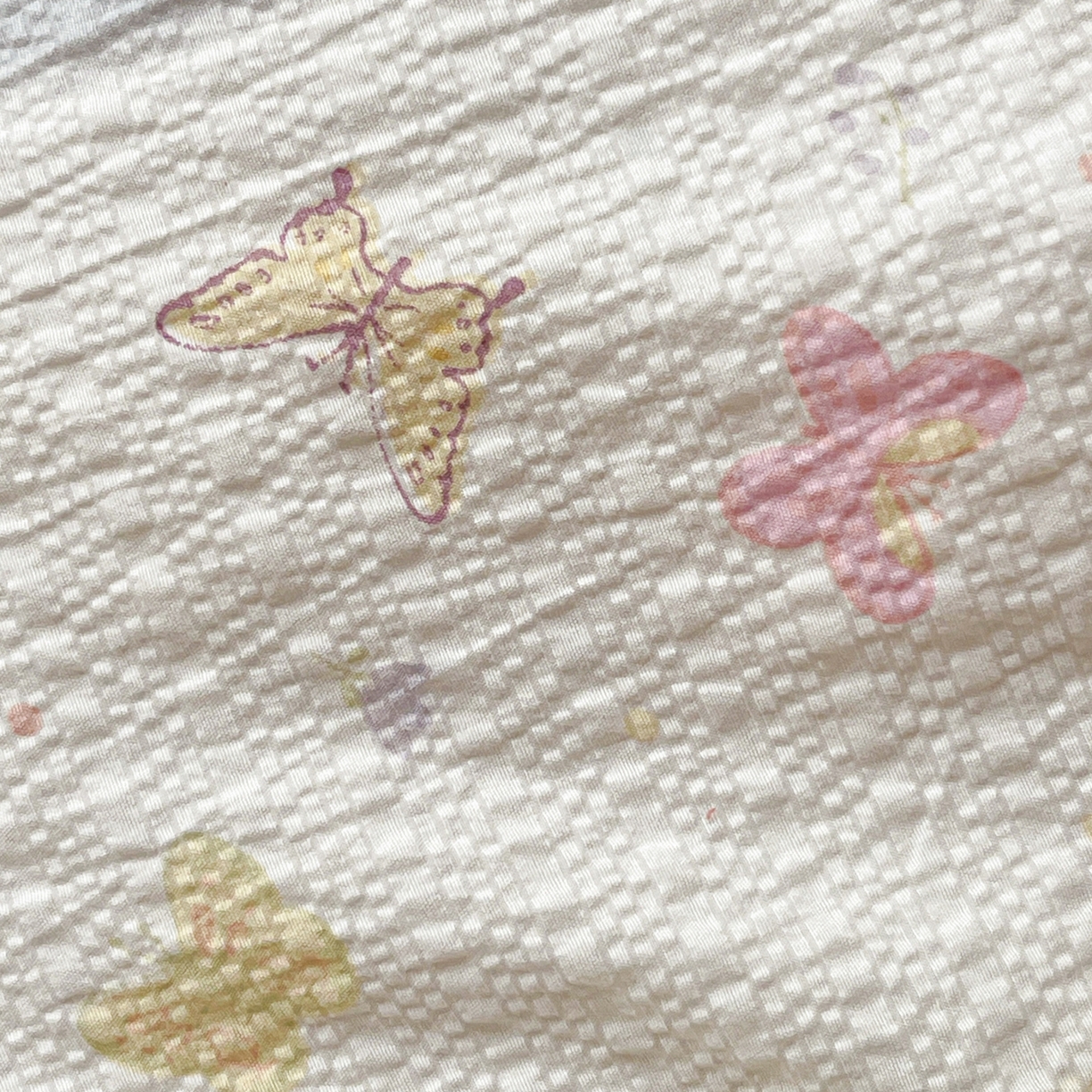 91家纺网 家纺一手货源 找家纺 仟网汇 2026新款泡芙纱简单款夏被四件套 浪漫彩蝶