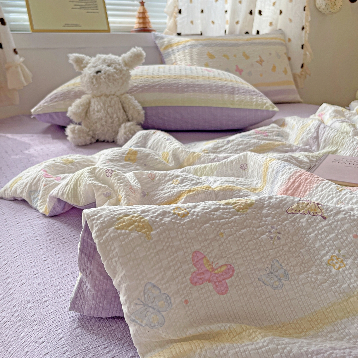 91家纺网 家纺一手货源 找家纺 仟网汇 2026新款泡芙纱简单款夏被四件套 浪漫彩蝶