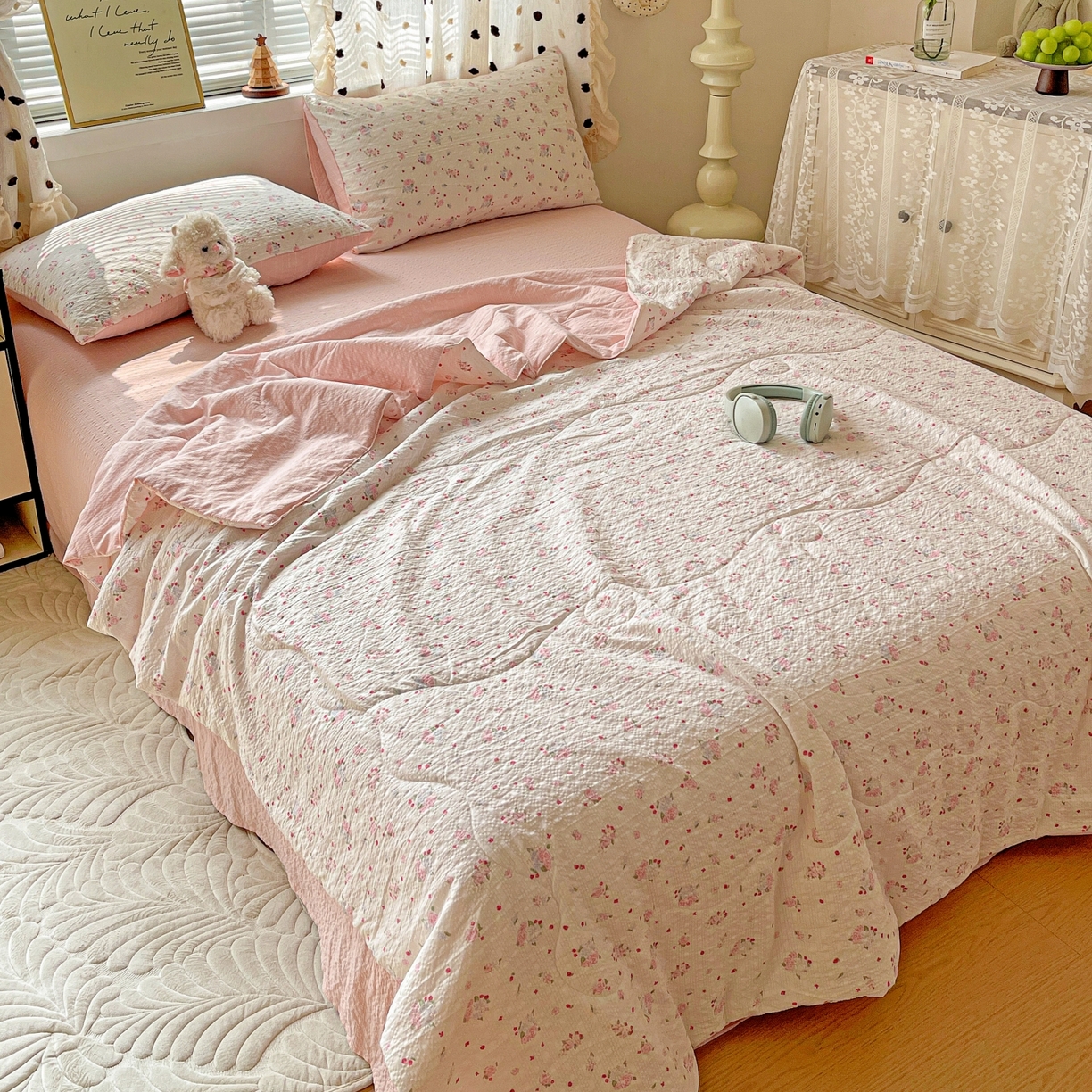 91家纺网 家纺一手货源 找家纺 仟网汇 2026新款泡芙纱简单款夏被四件套 玫瑰之恋