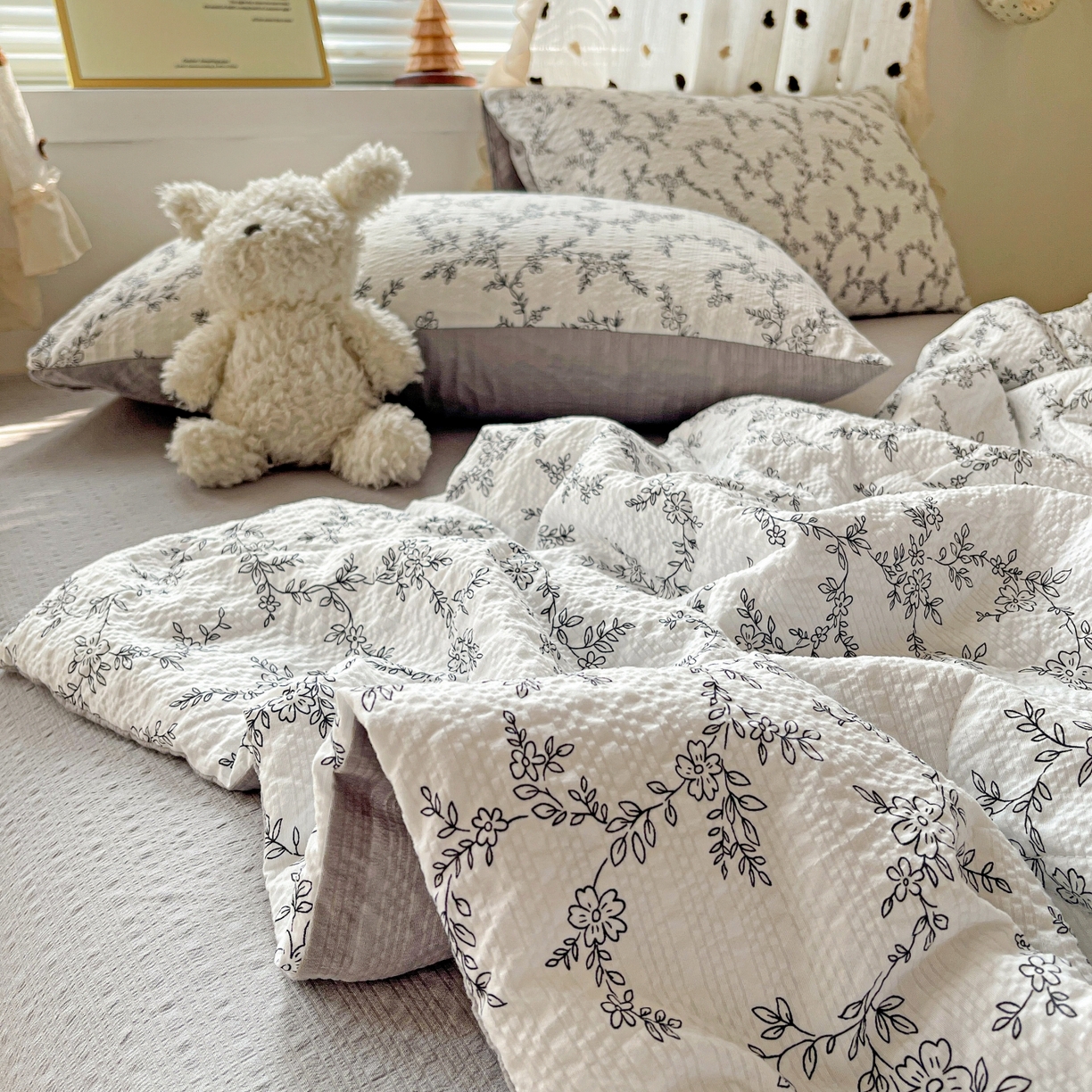 91家纺网 家纺一手货源 找家纺 仟网汇 2026新款泡芙纱简单款夏被四件套 素锦