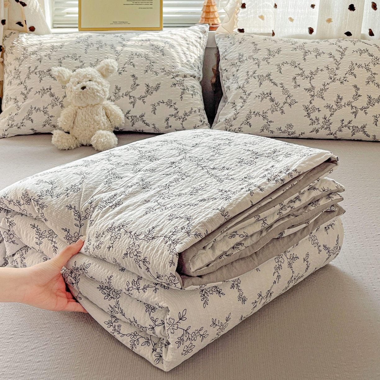 91家纺网 家纺一手货源 找家纺 仟网汇 2026新款泡芙纱简单款夏被四件套 素锦