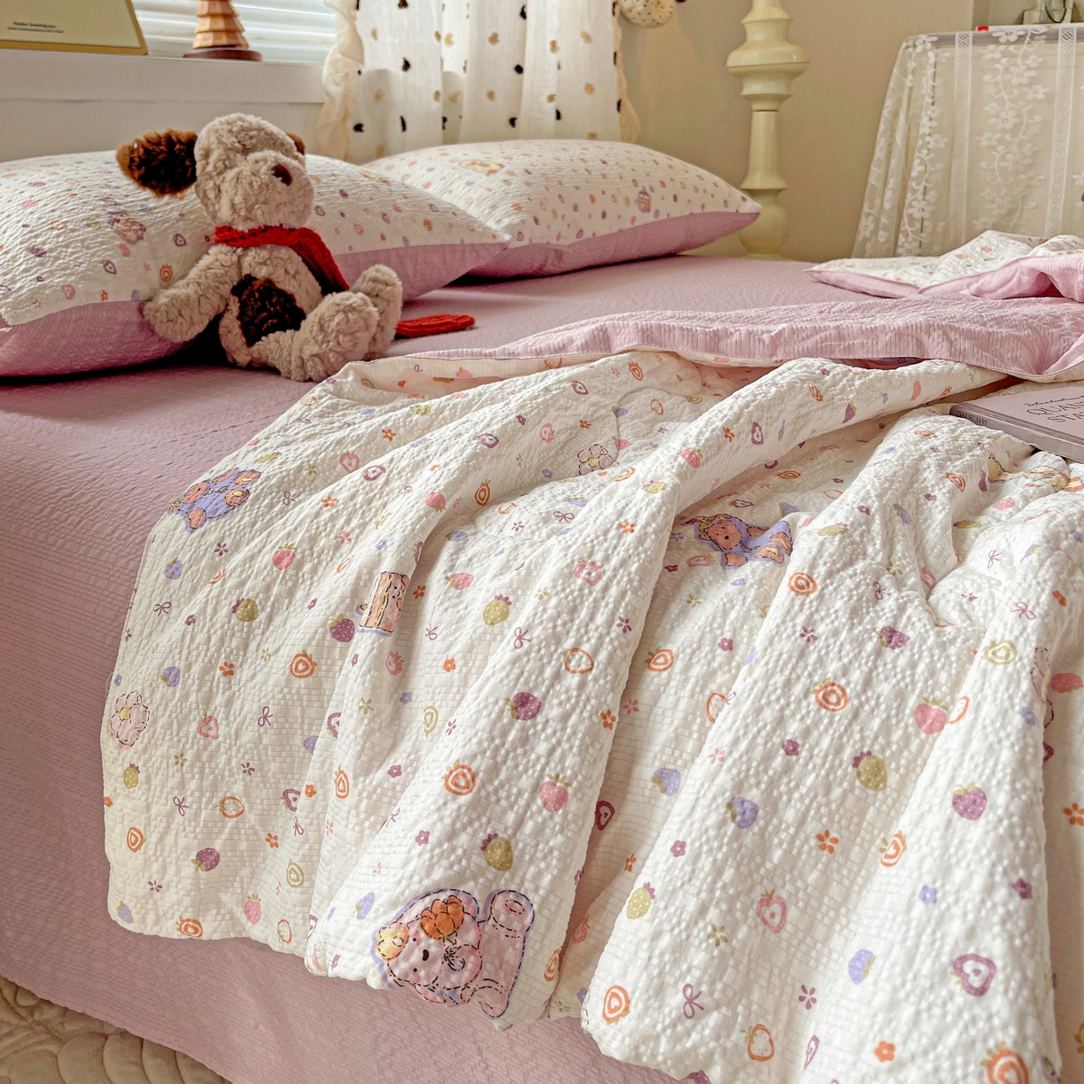 91家纺网 家纺一手货源 找家纺 仟网汇 2026新款泡芙纱简单款夏被四件套 小黄鸭