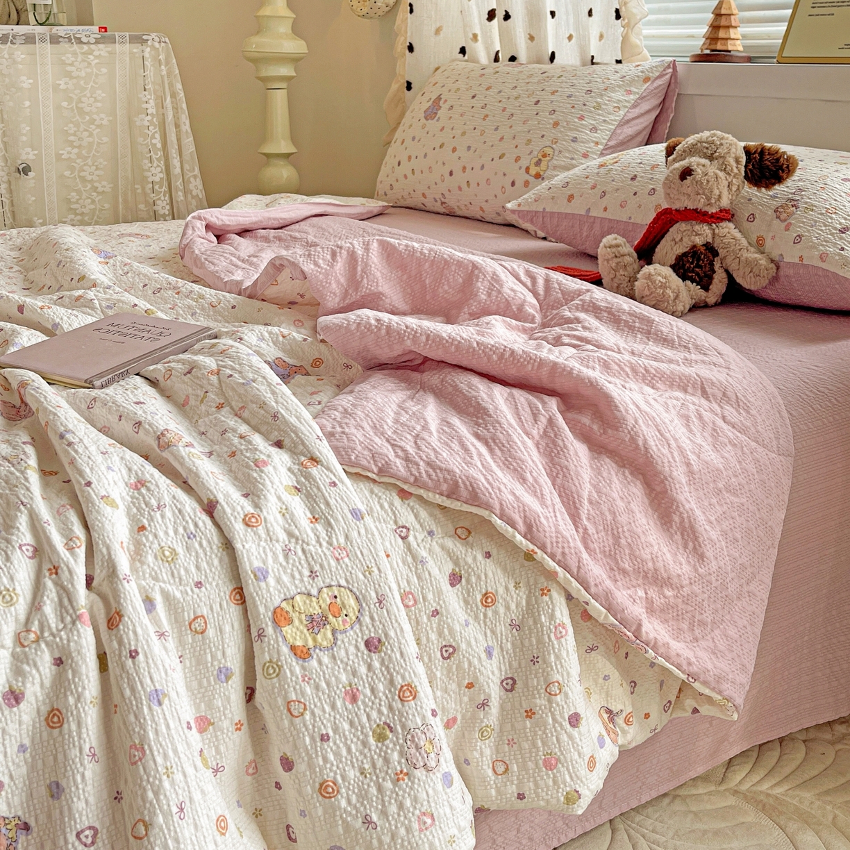 91家纺网 家纺一手货源 找家纺 仟网汇 2026新款泡芙纱简单款夏被四件套 小黄鸭