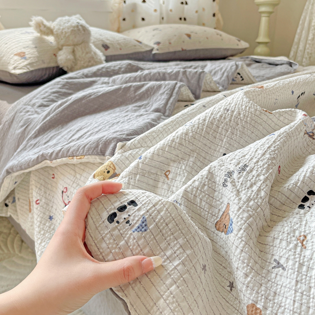 91家纺网 家纺一手货源 找家纺 仟网汇 2026新款泡芙纱简单款夏被四件套 星星狗