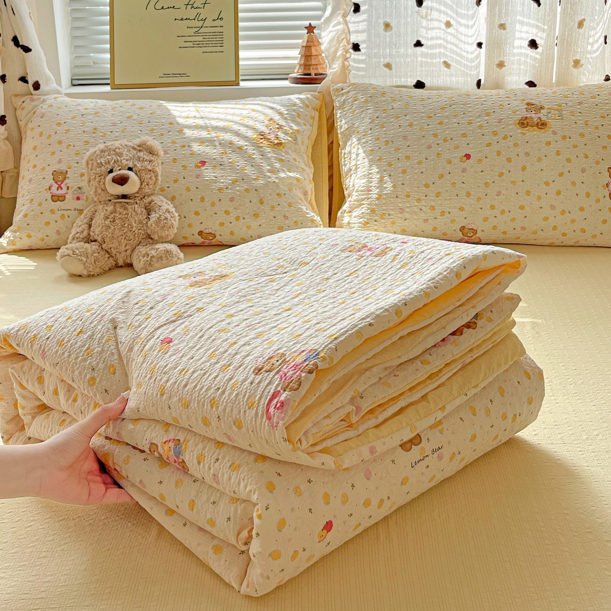 91家纺网 家纺一手货源 找家纺 仟网汇 2026新款泡芙纱简单款夏被四件套 熊博士