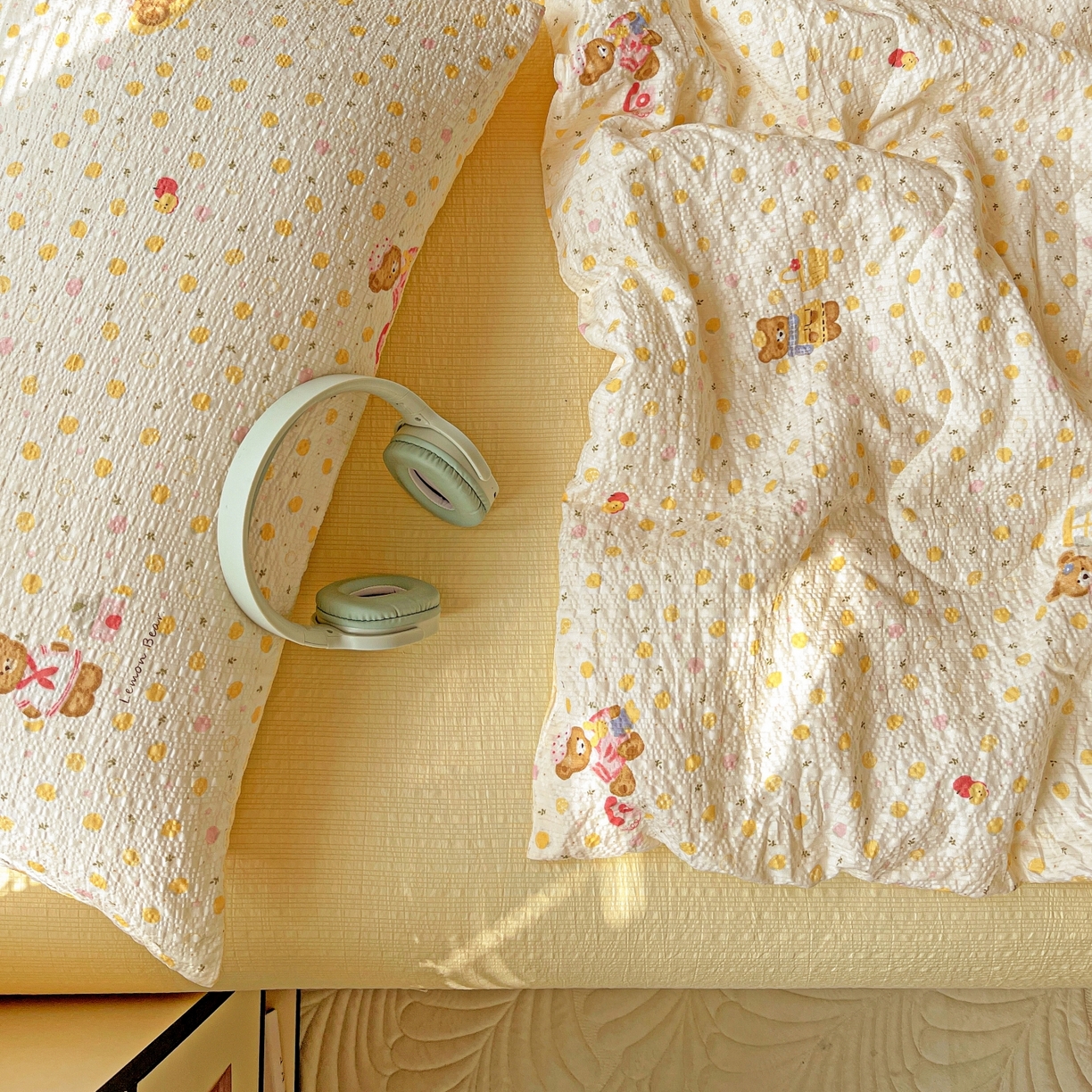 91家纺网 家纺一手货源 找家纺 仟网汇 2026新款泡芙纱简单款夏被四件套 熊博士