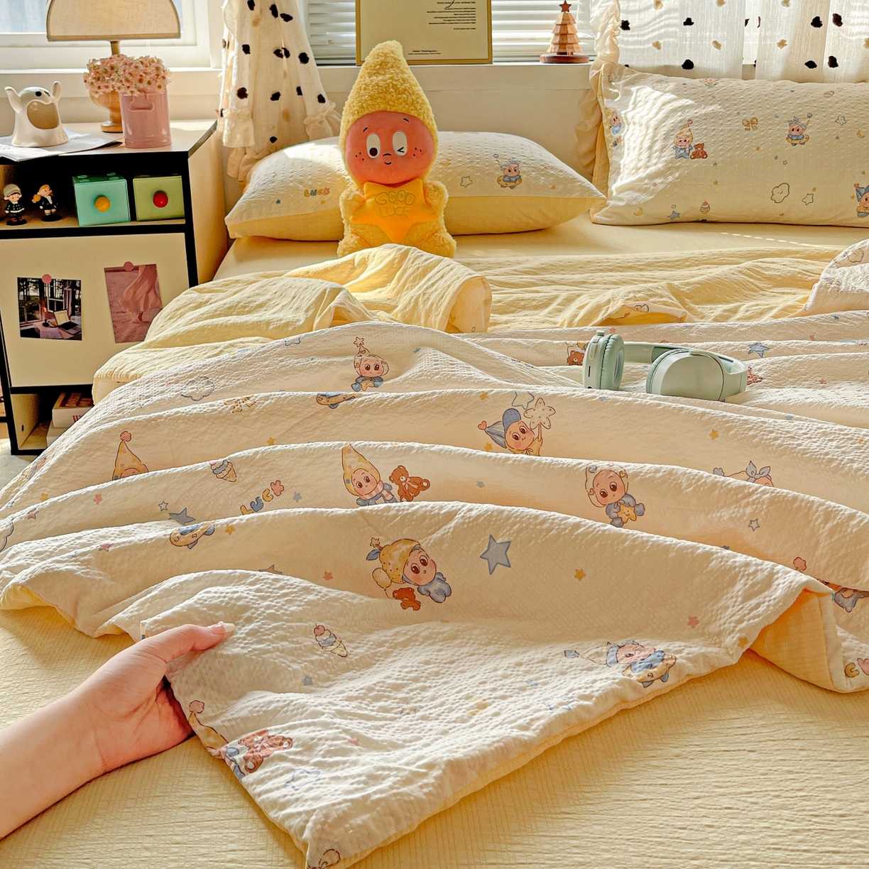 91家纺网 家纺一手货源 找家纺 仟网汇 2026新款泡芙纱简单款夏被四件套 摇摇星人