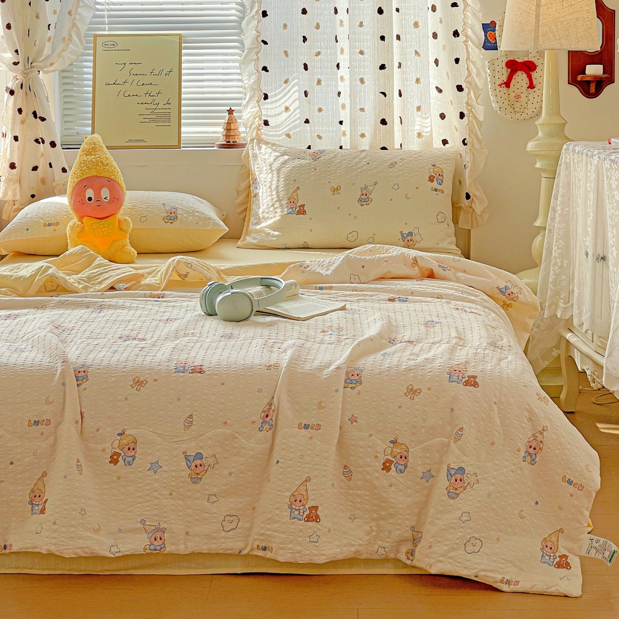 91家纺网 家纺一手货源 找家纺 仟网汇 2026新款泡芙纱简单款夏被四件套 摇摇星人