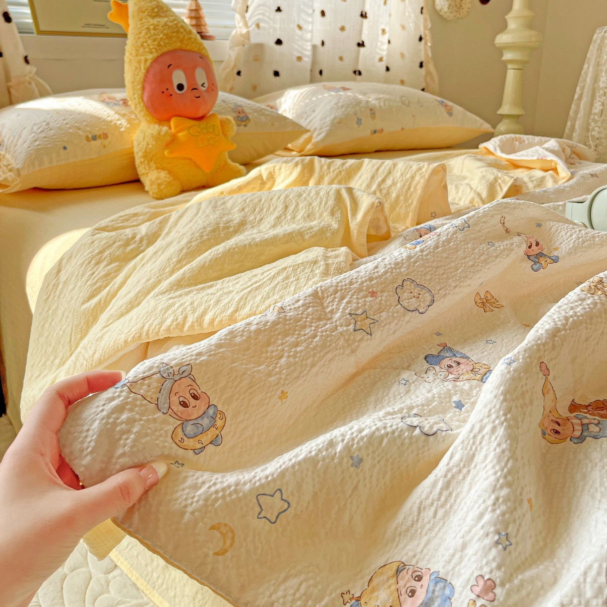 91家纺网 家纺一手货源 找家纺 仟网汇 2026新款泡芙纱简单款夏被四件套 摇摇星人