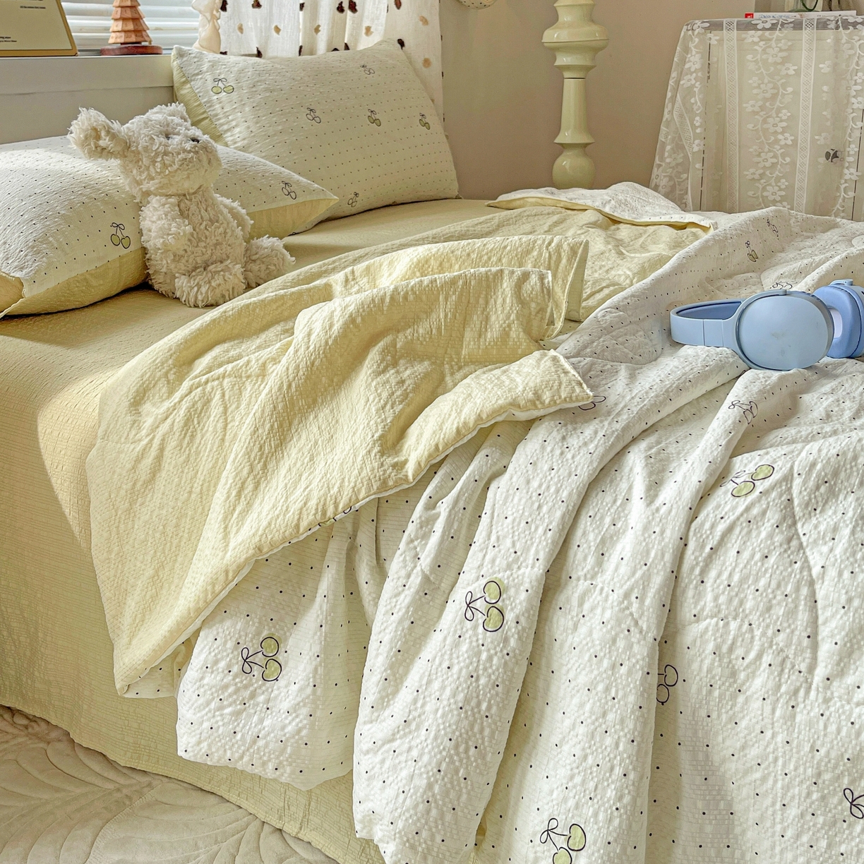 91家纺网 家纺一手货源 找家纺 仟网汇 2026新款泡芙纱简单款夏被四件套 樱桃波点