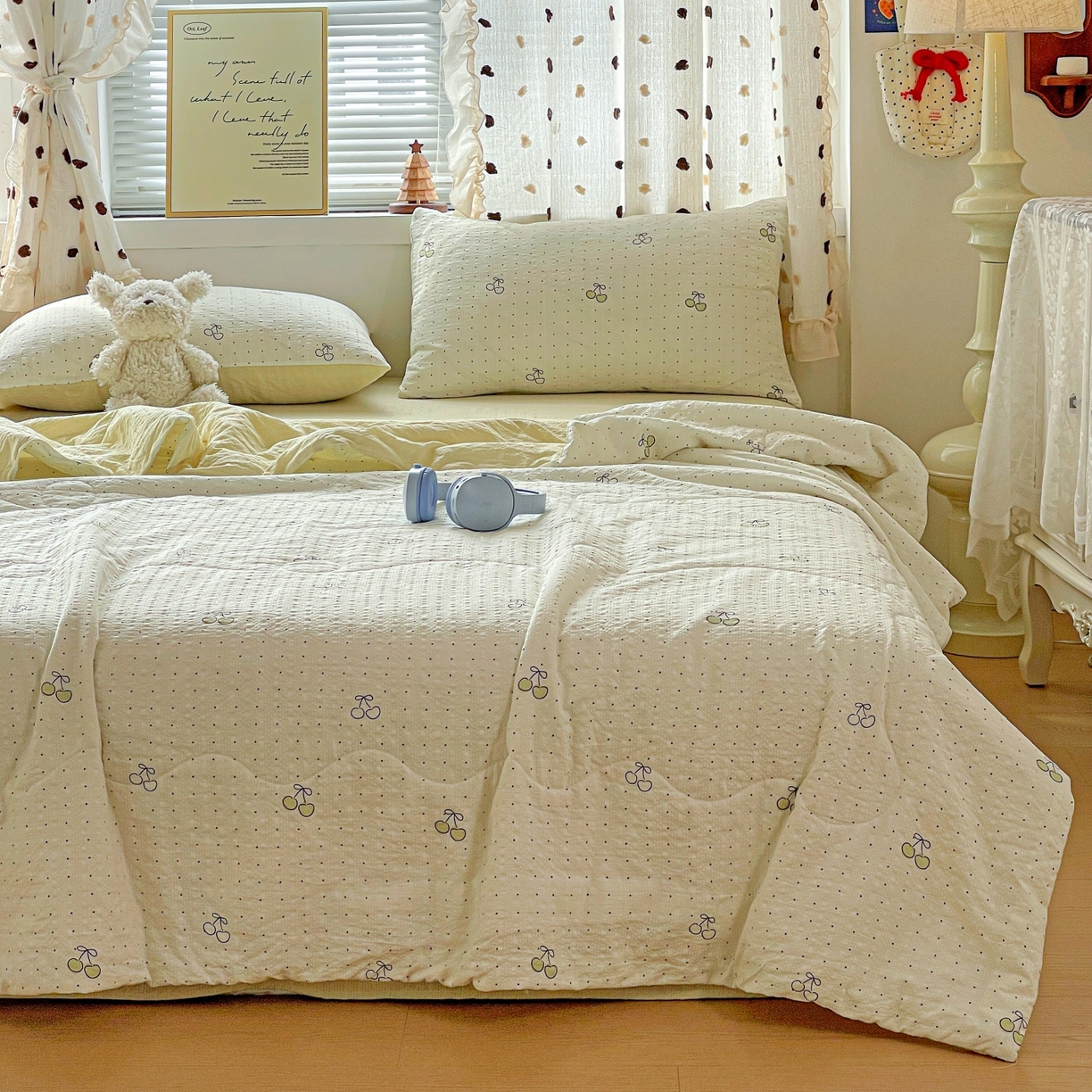 91家纺网 家纺一手货源 找家纺 仟网汇 2026新款泡芙纱简单款夏被四件套 樱桃波点