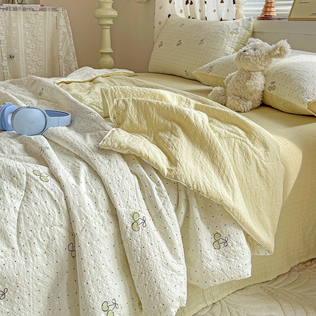 91家纺网 家纺一手货源 找家纺 仟网汇 2026新款泡芙纱简单款夏被四件套 樱桃波点