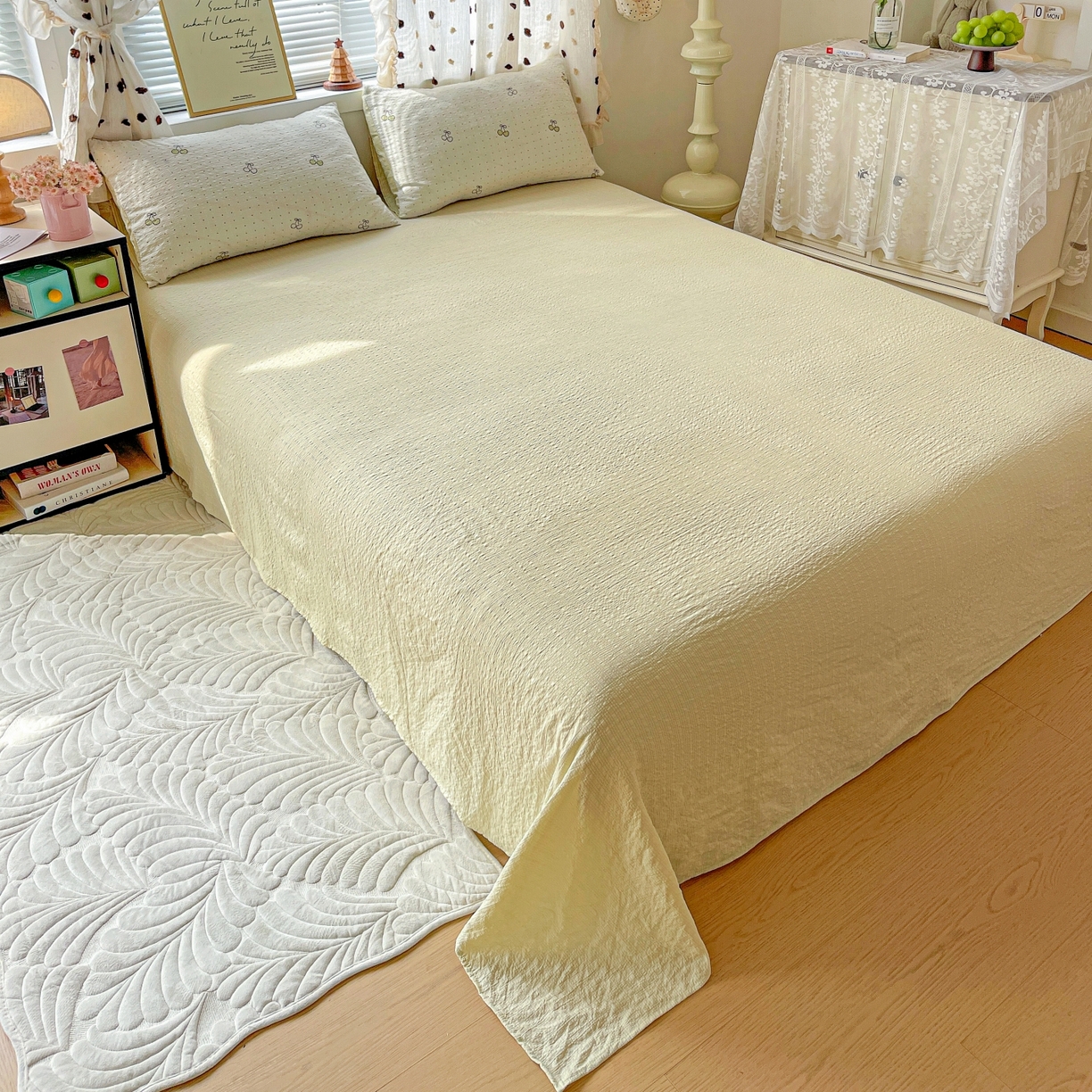 91家纺网 家纺一手货源 找家纺 仟网汇 2026新款泡芙纱简单款夏被四件套 樱桃波点