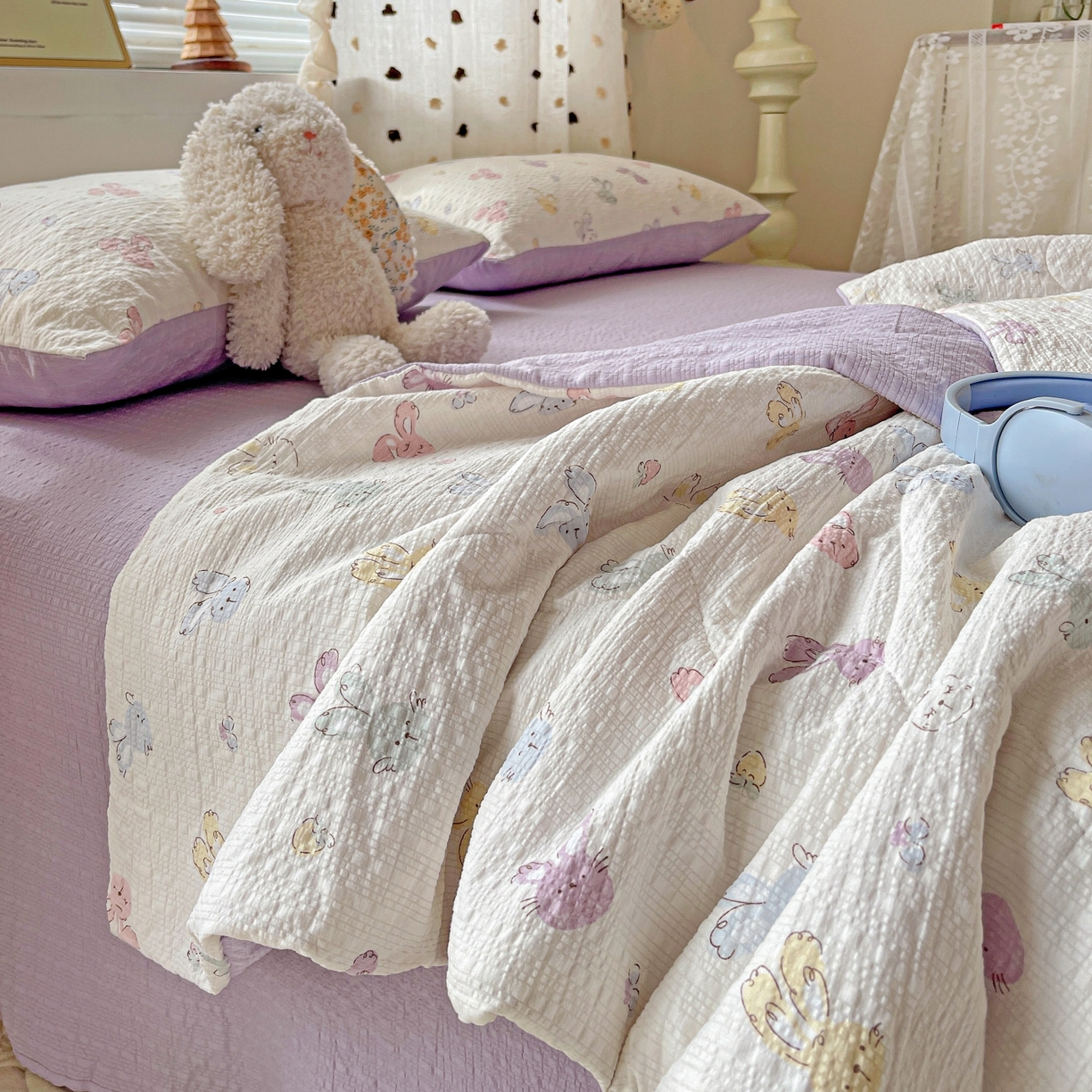 91家纺网 家纺一手货源 找家纺 仟网汇 2026新款泡芙纱简单款夏被四件套 长耳兔