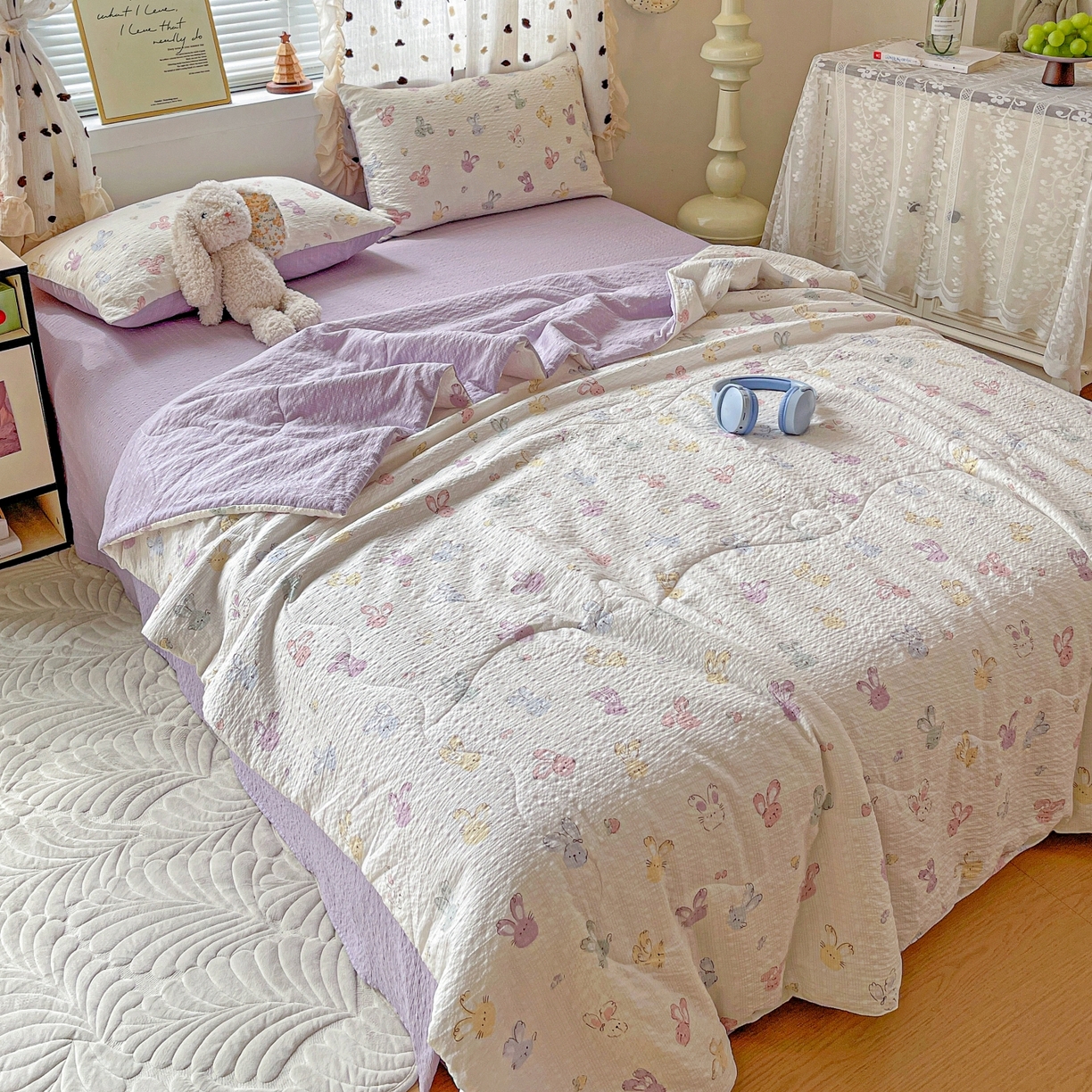 91家纺网 家纺一手货源 找家纺 仟网汇 2026新款泡芙纱简单款夏被四件套 长耳兔