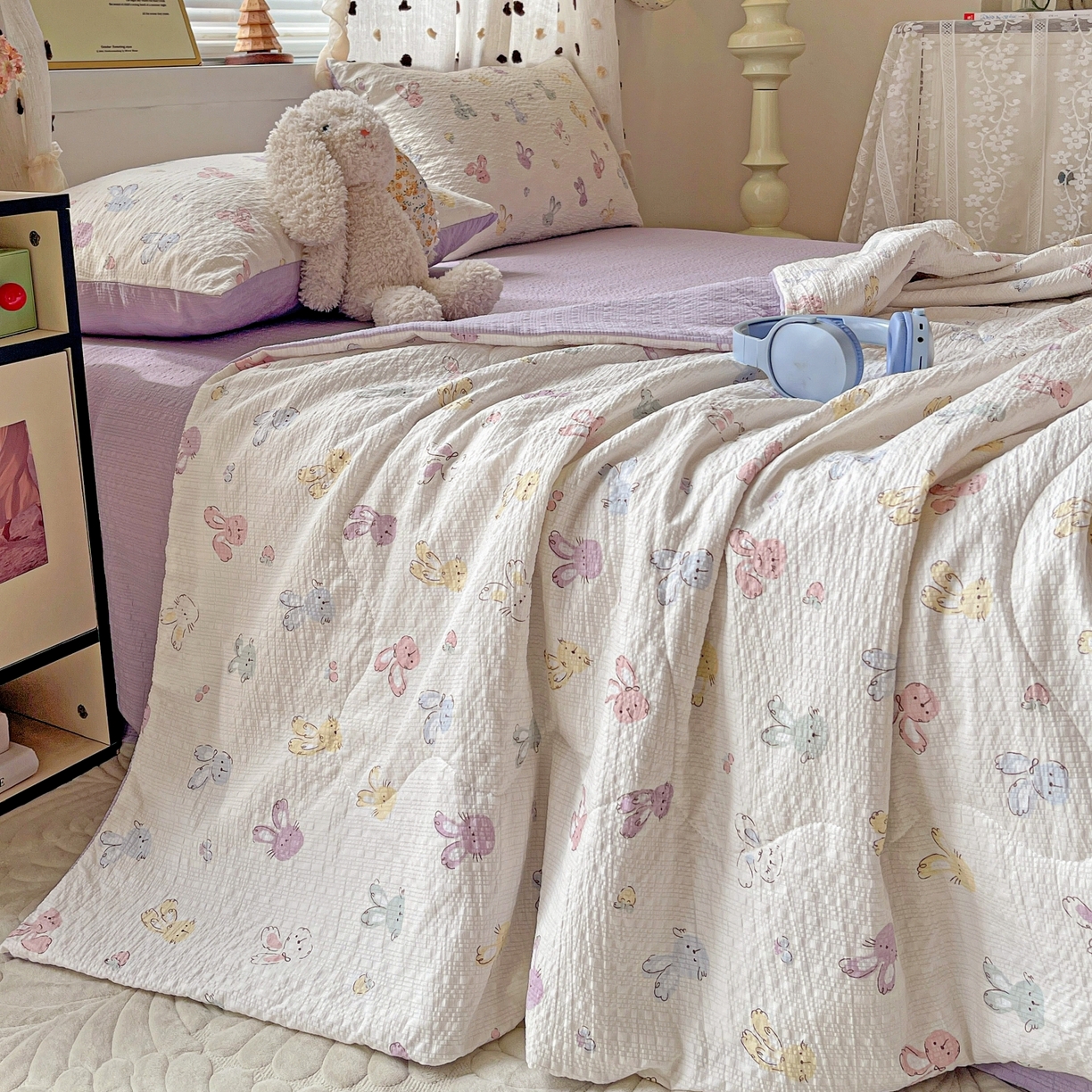 91家纺网 家纺一手货源 找家纺 仟网汇 2026新款泡芙纱简单款夏被四件套 长耳兔