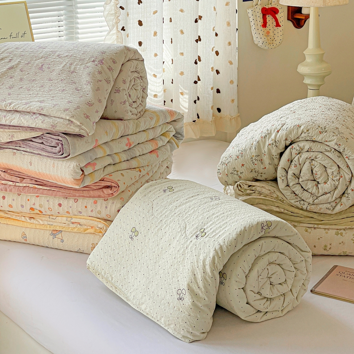 91家纺网 家纺一手货源 找家纺 仟网汇 2026新款泡芙纱简单款夏被四件套 组合图仅供展示-不可下单