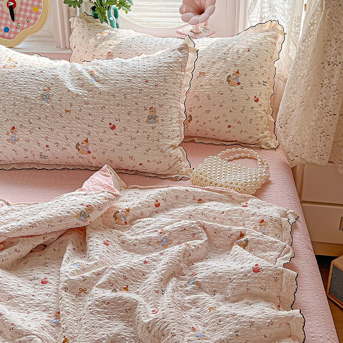 91家纺网 家纺一手货源 找家纺 仟网汇 2026新款法式花边泡芙纱夏被四件套 蛋糕熊