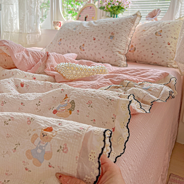 91家纺网 家纺一手货源 找家纺 仟网汇 2026新款法式花边泡芙纱夏被四件套 蛋糕熊