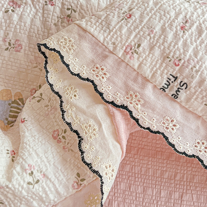 91家纺网 家纺一手货源 找家纺 仟网汇 2026新款法式花边泡芙纱夏被四件套 蛋糕熊