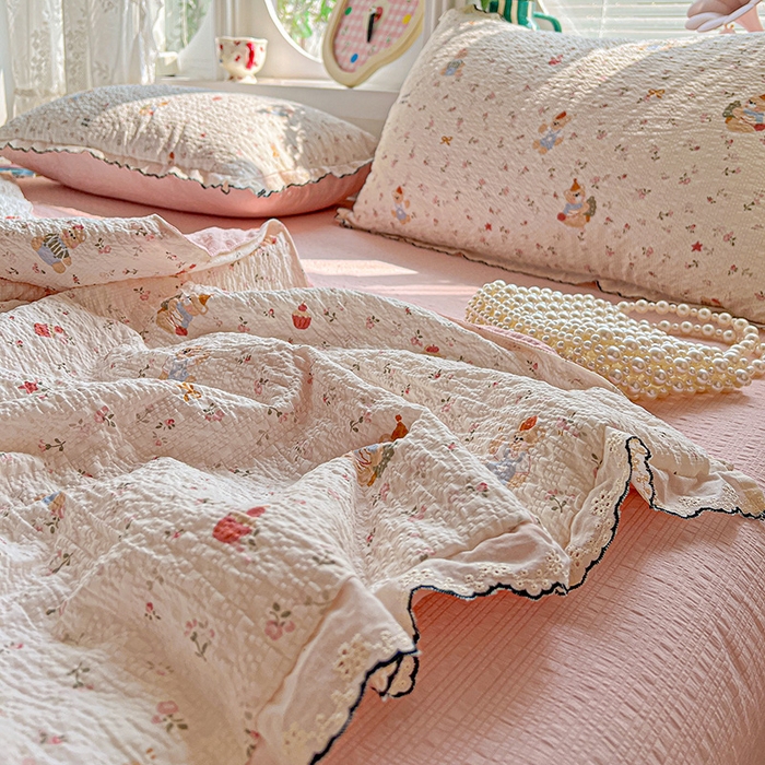 91家纺网 家纺一手货源 找家纺 仟网汇 2026新款法式花边泡芙纱夏被四件套 蛋糕熊
