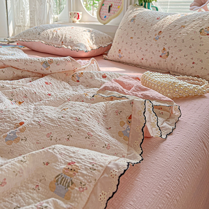91家纺网 家纺一手货源 找家纺 仟网汇 2026新款法式花边泡芙纱夏被四件套 蛋糕熊