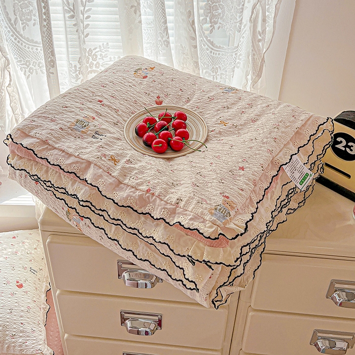 91家纺网 家纺一手货源 找家纺 仟网汇 2026新款法式花边泡芙纱夏被四件套 蛋糕熊