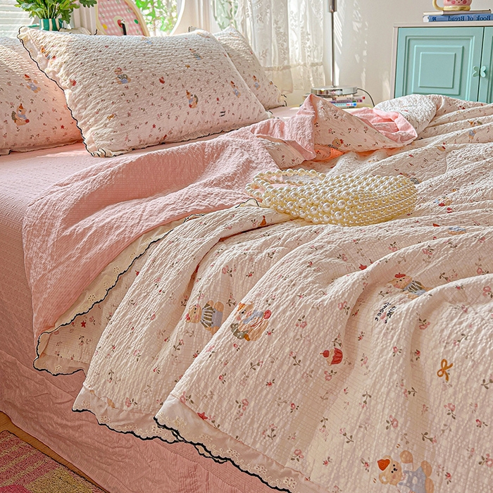 91家纺网 家纺一手货源 找家纺 仟网汇 2026新款法式花边泡芙纱夏被四件套 蛋糕熊