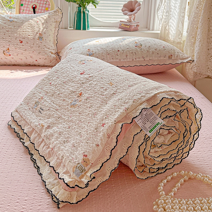 91家纺网 家纺一手货源 找家纺 仟网汇 2026新款法式花边泡芙纱夏被四件套 蛋糕熊