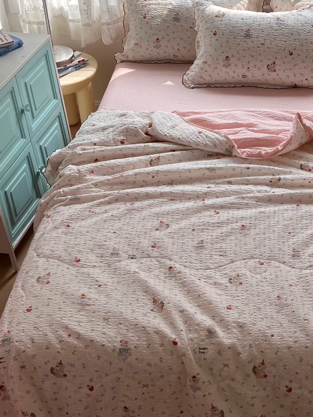 91家纺网 家纺一手货源 找家纺 仟网汇 2026新款法式花边泡芙纱夏被四件套 蛋糕熊