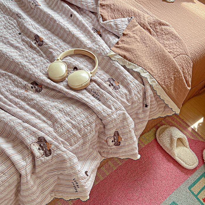 91家纺网 家纺一手货源 找家纺 仟网汇 2026新款法式花边泡芙纱夏被四件套 道格先生