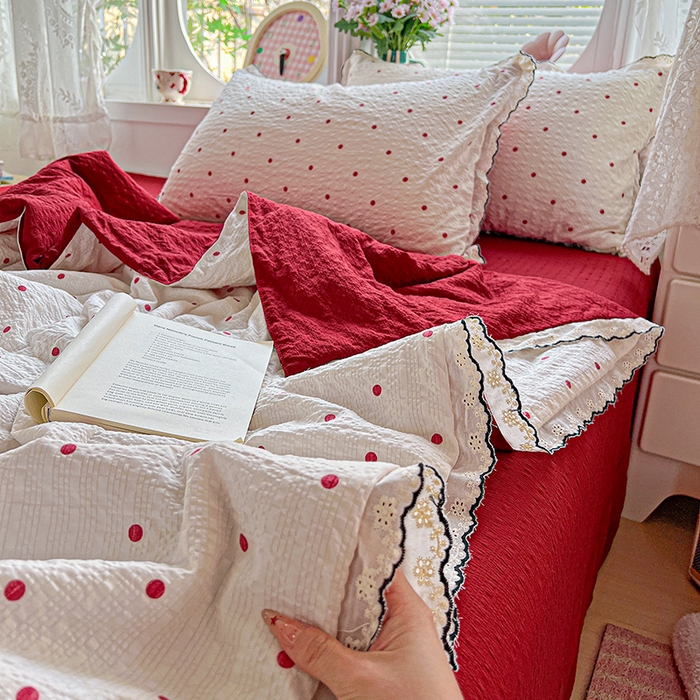 91家纺网 家纺一手货源 找家纺 仟网汇 2026新款法式花边泡芙纱夏被四件套 红波点