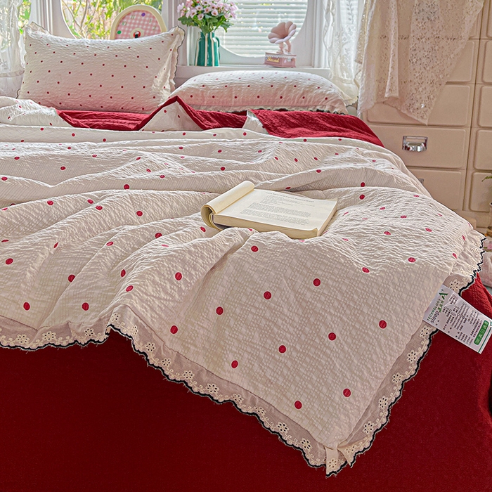 91家纺网 家纺一手货源 找家纺 仟网汇 2026新款法式花边泡芙纱夏被四件套 红波点