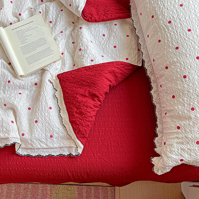 91家纺网 家纺一手货源 找家纺 仟网汇 2026新款法式花边泡芙纱夏被四件套 红波点
