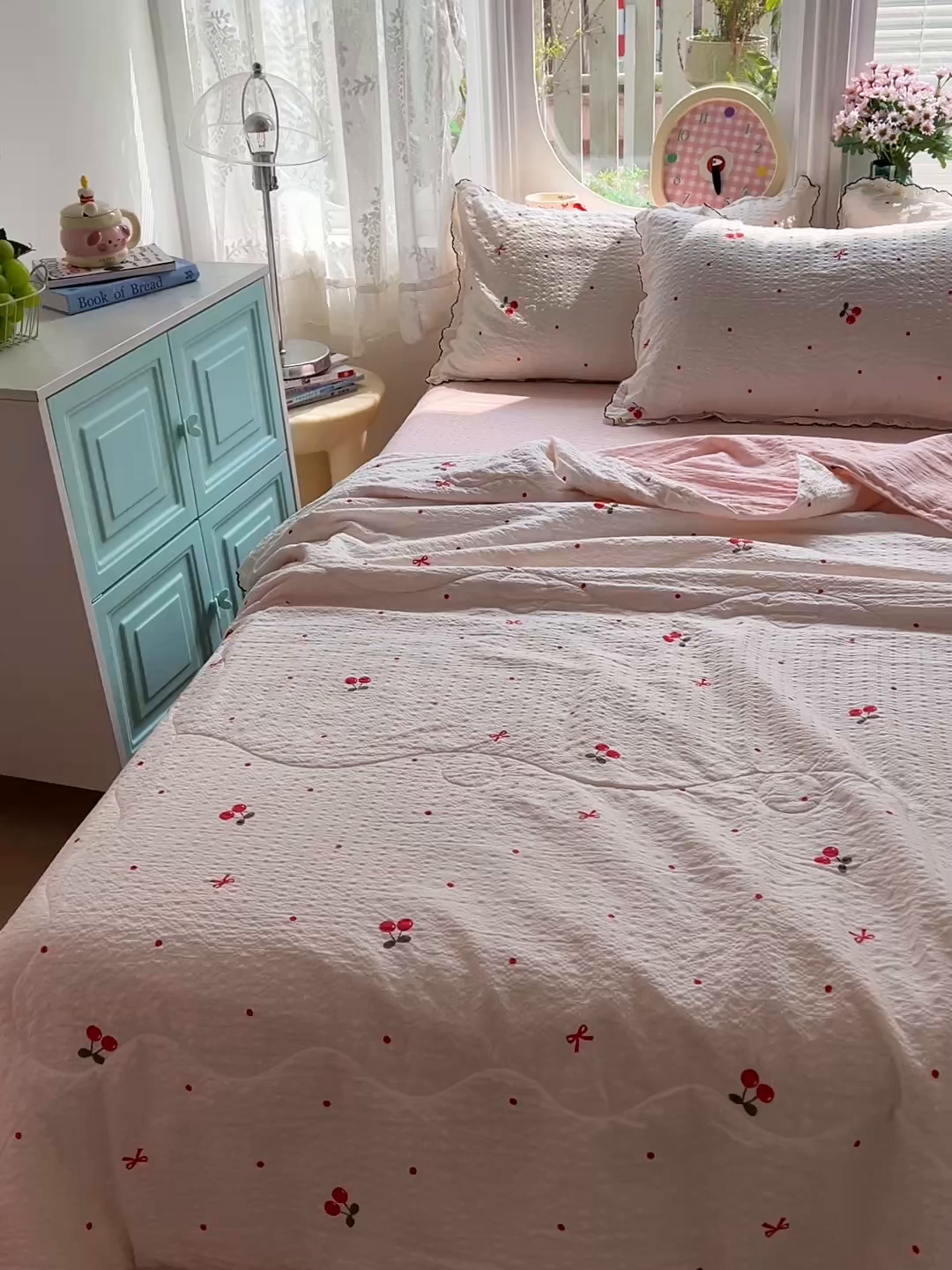 91家纺网 家纺一手货源 找家纺 仟网汇 2026新款法式花边泡芙纱夏被四件套 红樱桃