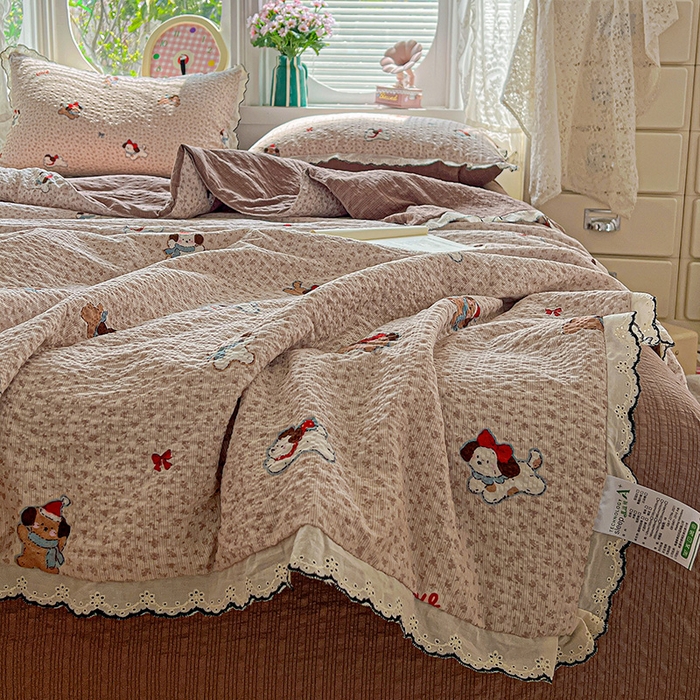 91家纺网 家纺一手货源 找家纺 仟网汇 2026新款法式花边泡芙纱夏被四件套 欢乐时光