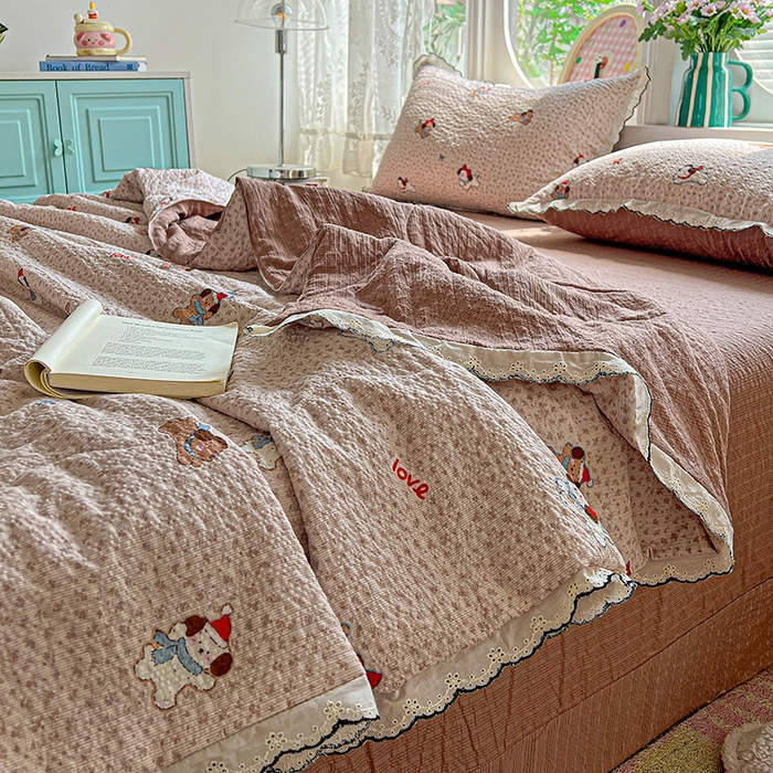 91家纺网 家纺一手货源 找家纺 仟网汇 2026新款法式花边泡芙纱夏被四件套 欢乐时光