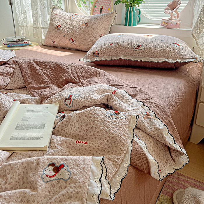 91家纺网 家纺一手货源 找家纺 仟网汇 2026新款法式花边泡芙纱夏被四件套 欢乐时光