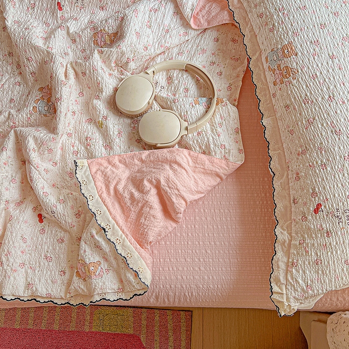 91家纺网 家纺一手货源 找家纺 仟网汇 2026新款法式花边泡芙纱夏被四件套 浪漫满屋