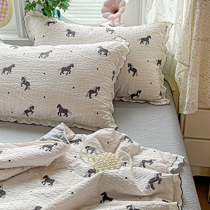 91家纺网 家纺一手货源 找家纺 仟网汇 2026新款法式花边泡芙纱夏被四件套 马到成功