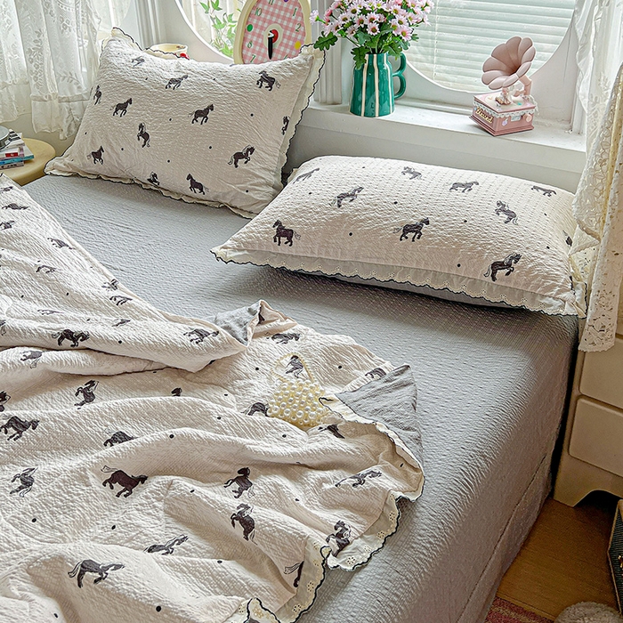 91家纺网 家纺一手货源 找家纺 仟网汇 2026新款法式花边泡芙纱夏被四件套 马到成功