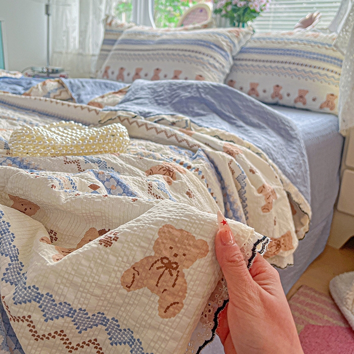 91家纺网 家纺一手货源 找家纺 仟网汇 2026新款法式花边泡芙纱夏被四件套 萌趣熊