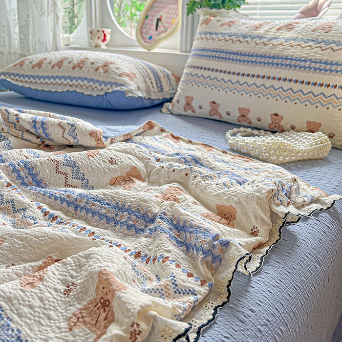 91家纺网 家纺一手货源 找家纺 仟网汇 2026新款法式花边泡芙纱夏被四件套 萌趣熊