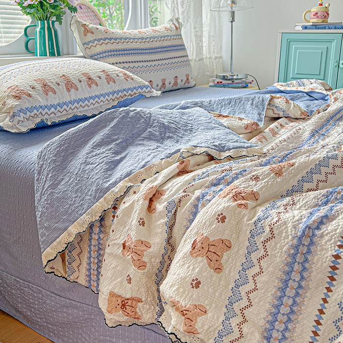 91家纺网 家纺一手货源 找家纺 仟网汇 2026新款法式花边泡芙纱夏被四件套 萌趣熊